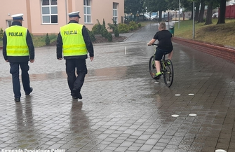 Wschowa Policjanci egzaminowali uczniów na kartęrowerowąZDJĘCIA