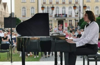 Koncert fortepianowy Mateusza Mikołajczaka we Wschowie ZDJĘCIA