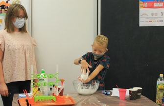 Zajęcia W laboratorium chemika ZDJĘCIA