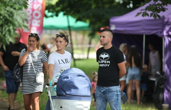 Trwa Holi Święto Kolorów we Wschowie ZDJĘCIA