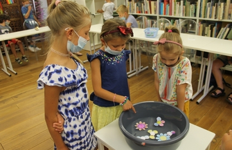 Pod wodą - zajęcia dla dzieci w Bibliotece ZDJĘCIA