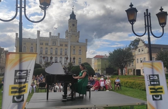 Recital fortepianowy na rynku ZDJĘCIA