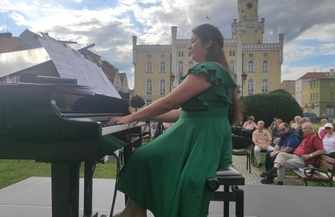 Recital fortepianowy na rynku ZDJĘCIA