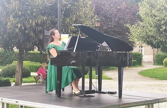 Recital fortepianowy na rynku ZDJĘCIA