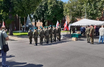 Uczniowie Staszica uczestniczyli w odsłonięciu pomnika ZDJĘCIA
