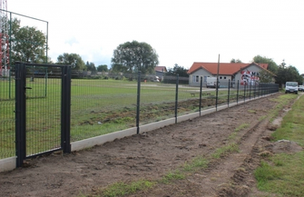 Nowe ogrodzenie boiska w Szlichtyngowej ZDJĘCIA
