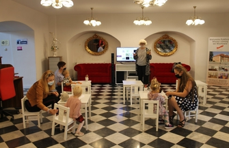 Wakacyjne spotkania w bibliotecznym Klubiku Maluszka ZDJĘCIA