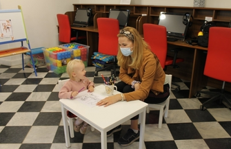 Wakacyjne spotkania w bibliotecznym Klubiku Maluszka ZDJĘCIA