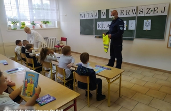 Policjanci uczestniczyli w rozpoczęciu roku szkolnego ZDJĘCIA