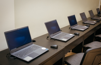 Nowe komputery dla uczniów liceum we Wschowie od Stena Recycling