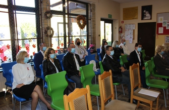 Do Hymnu w Szkole Podstawowej w Jędrzychowicach ZDJĘCIA