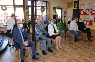 Do Hymnu w Szkole Podstawowej w Jędrzychowicach ZDJĘCIA