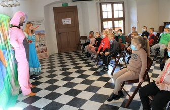 Do biblioteki przyjechali aktorzy z teatru Maska ZDJĘCIA