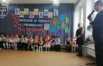 Pasowanie na ucznia w SP w Starych Drzewcach ZDJĘCIA