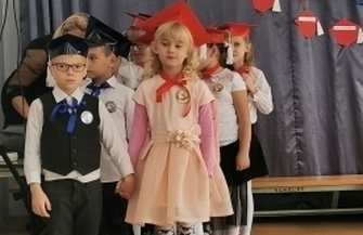 Pasowanie na ucznia w SP w Starych Drzewcach ZDJĘCIA