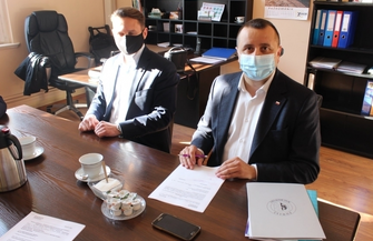 Umowa na przebudowę dachu sali gimnastycznej w Staszicu podpisana