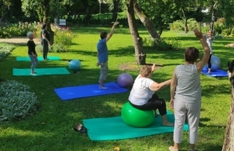 Seniorzy ze Wschowy ćwiczyli na świeżym powietrzu ZDJĘCIA
