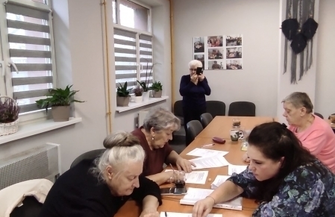 Spotkanie z pracownikiem UMiG Szlichtyngowa w klubie Senior ZDJĘCIA