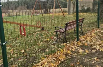 Ogrodzenie terenu przy świetlicy w Nowych Drzewcach