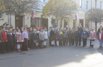 Uczniowie ze Szlichtyngowej w akcji Szkoła do hymnu ZDJĘCIA