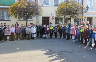 Uczniowie ze Szlichtyngowej w akcji Szkoła do hymnu ZDJĘCIA