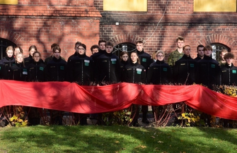 Akcja Niepodległa do Hymnu w Staszicu ZDJĘCIA