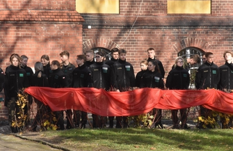 Akcja Niepodległa do Hymnu w Staszicu ZDJĘCIA