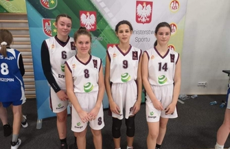 Srebrne medale dla koszykarek z SP 1 ZDJĘCIA