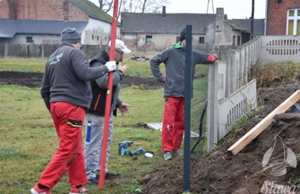 Plac zabaw w Dronikach zostanie ogrodzony ZDJĘCIA