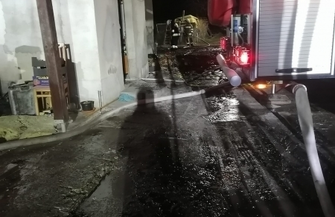 Pożar domu w Łęgoniu. Rodzina musiała się ewakuować ZDJĘCIA