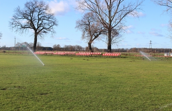 Boisko w Siedlnicy z nowym systemem nawadniającym