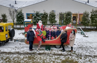 Orszak Św. Mikołaja jeździ po Sławie i okolicach ZDJĘCIA
