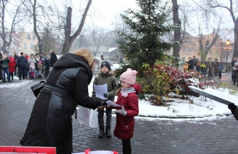 Szlichtyngowa Uroczyste rozświetlenie choinki i wizyta Mikołaja ZDJĘCIA
