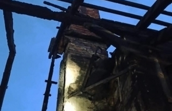 Ojciec i syn stracili dom w pożarze.