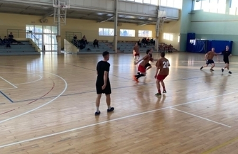 Rozpoczęła sięAmatorska Liga Halówki we Wschowie ZDJĘCIA