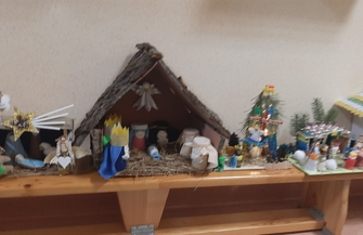 Trochę wyobraźni kleju gwoździ młotka i powstaje piękna szopka...