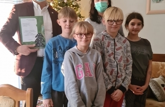 Powiat Z wizytą u podopiecznych domów dziecka ZDJĘCIA
