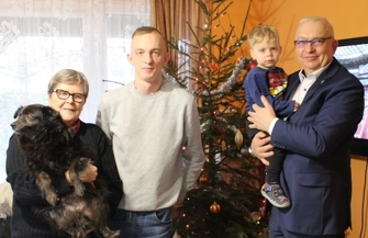 Powiat Z wizytą u podopiecznych domów dziecka ZDJĘCIA