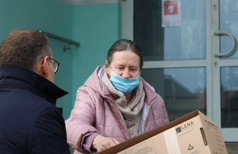 Materiały ochronne i specjalistyczna lampa dla Nowego Szpitala we Wschowie ZDJĘCIA