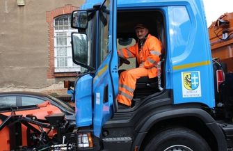 Będzie bezpieczniej - nowy sprzęt na powiatowych drogach