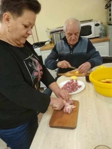 Zdjęcie 2: Warsztaty kulinarne w nowej kuchni.