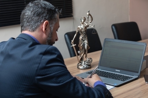 Profesjonalna pomoc prawna za granicą - szukaj odpowiedniej oferty