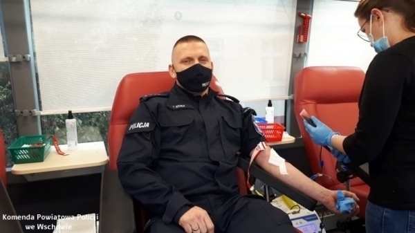 Zbiórka krwi ze wschowskąpolicją.