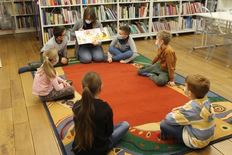 Hece w bibliotece ZDJĘCIA