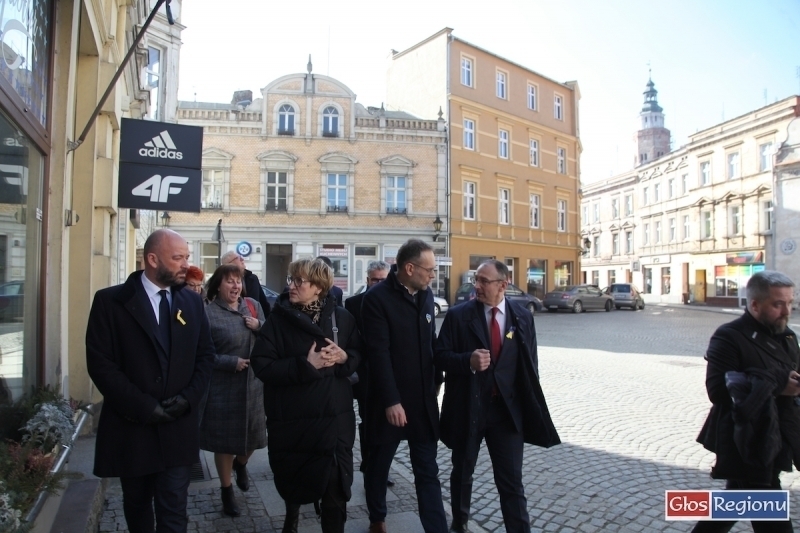 We Wschowie odsłonięto tablicę upamiętniającąprof. Geremka RELACJA