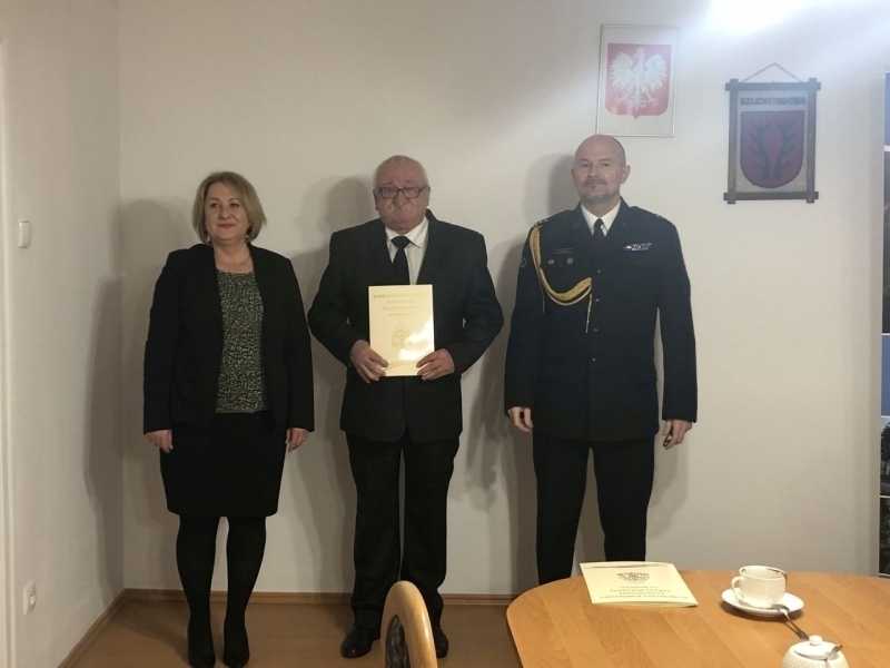 Uroczyste wręczenie decyzji o przyznaniu świadczenia ratowniczego