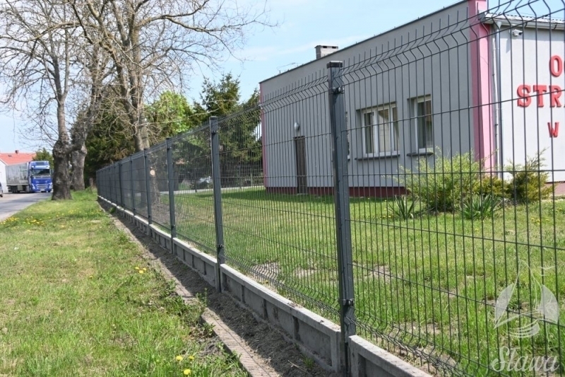 Nowe ogrodzenie wokół remizy