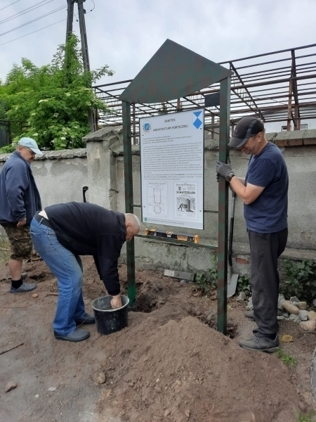 Postawiono pierwszą z czterech tablic informacyjnych ZDJĘCIA