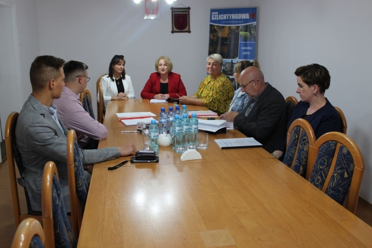 Podpisanie umowy na budowę zabezpieczenia elektroenergetycznego