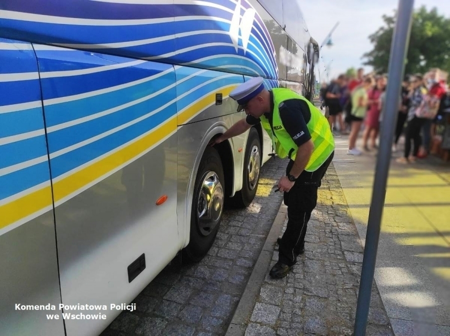 Przed wakacyjnym wyjazdem warto sprawdzić autokar